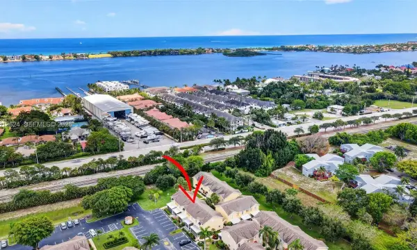 341 Waterside Drive 341, Hypoluxo, FL 33462