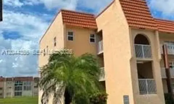 9010 Sunrise Lakes Boulevard 301, Sunrise, FL 33322