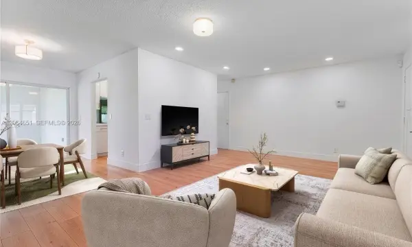 8830 NW 17th Street, Plantation, FL 33322
