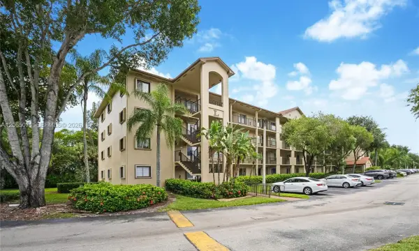 900 SW 142nd Avenue 301l, Pembroke Pines, FL 33027