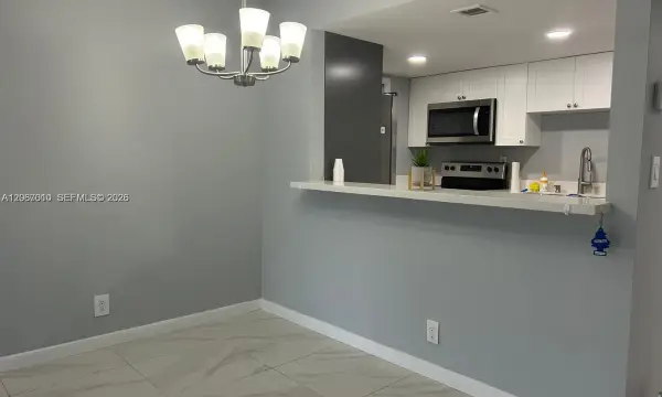 230 Lakeview Drive 209, Weston, FL 33326