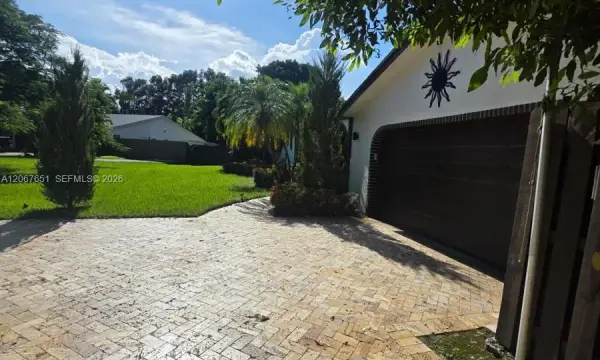 18611 SW 61st Court, Southwest Ranches, FL 33332