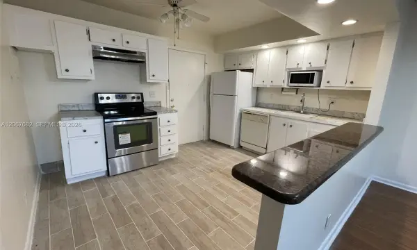 2061 NW 47th Terrace 306, Lauderhill, FL 33313