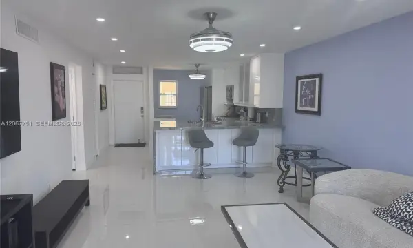410 SE 2nd Street 223, Hallandale Beach, FL 33009