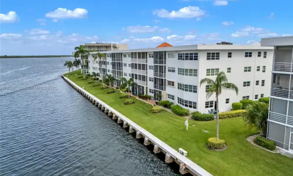 28 Yacht Club Drive 202, North Palm Beach, FL 33408