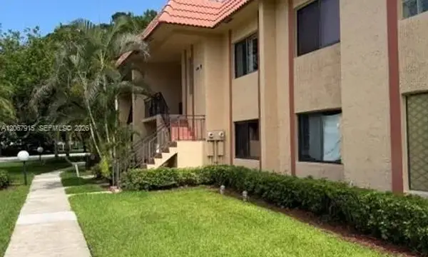 164 Lakeview Drive 204, Weston, FL 33326