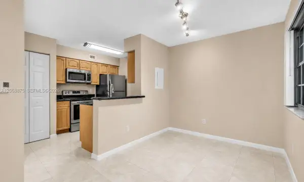 2880 N Oakland Forest Drive 110, Oakland Park, FL 33309
