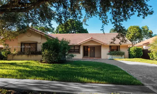 15821 Huntridge Road, Davie, FL 33331