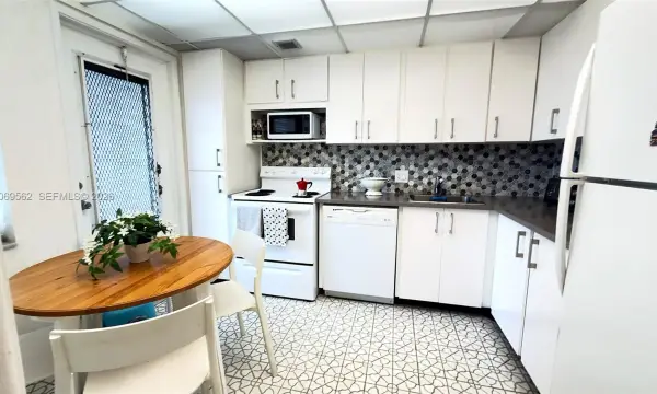 2950 N Palm Aire Drive 605, Pompano Beach, FL 33069