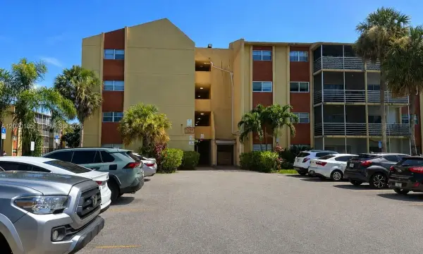 3700 NW 21st Street 206, Lauderdale Lakes, FL 33311