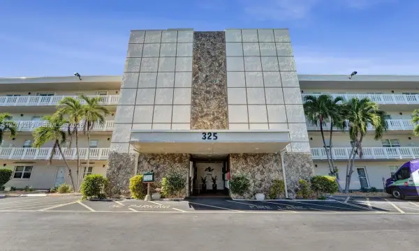 325 SE 11th Terrace 107, Dania Beach, FL 33004