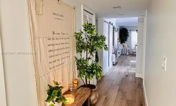 223 Lakeview Drive 204, Weston, FL 33326