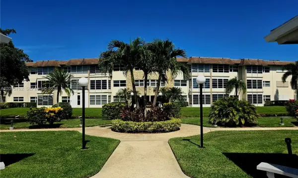 3405 NW 48th Avenue 601, Lauderdale Lakes, FL 33319