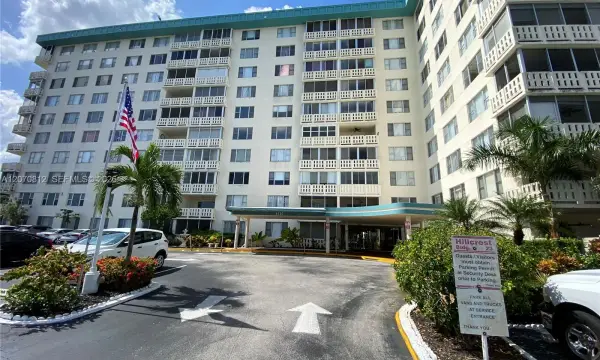 4330 Hillcrest Drive 1009, Hollywood, FL 33021