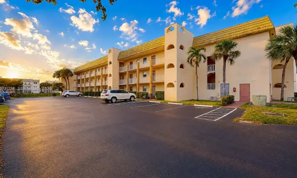 8500 Sunrise Lakes Boulevard 201, Sunrise, FL 33322
