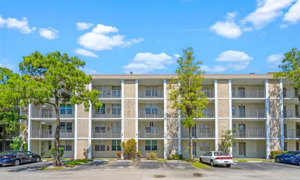 2900 NW 48th Terrace 213, Lauderdale Lakes, FL 33313