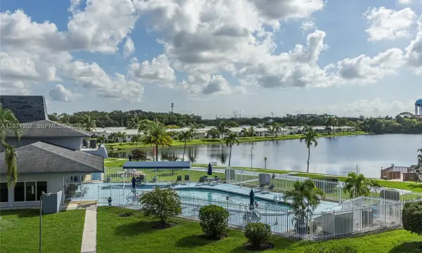 2223 Park Lane 314, Hollywood, FL 33021