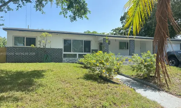 5090 SW 9th Court, Plantation, FL 33317