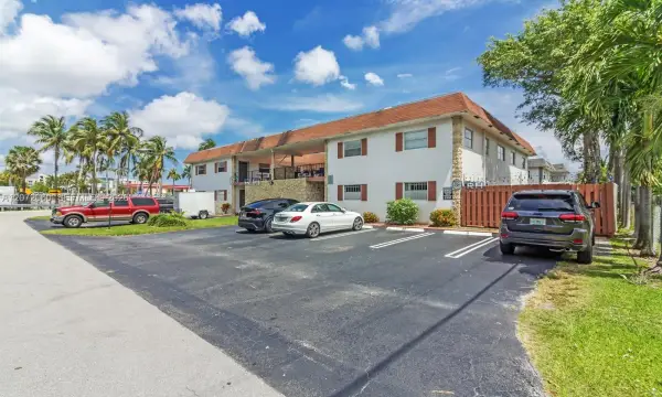 344 SW 1st Street 6, Pompano Beach, FL 33060