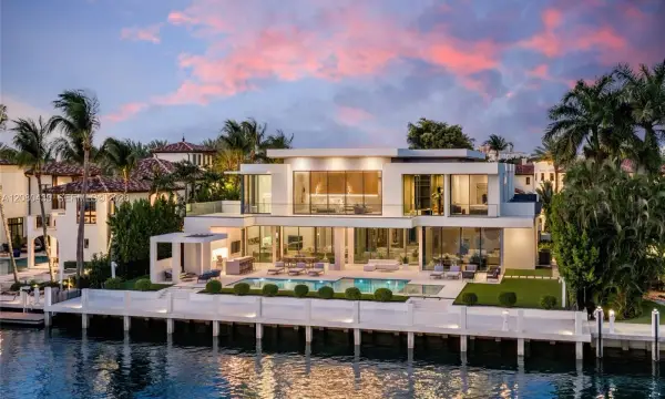 2560 Del Lago Drive, Fort Lauderdale, FL 33316