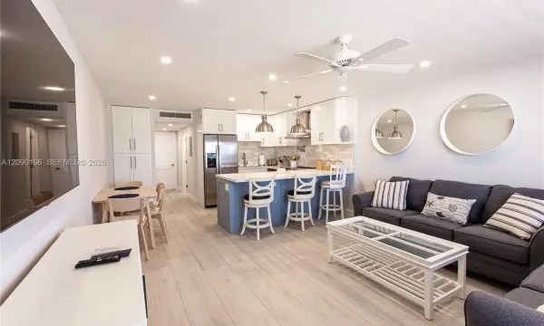 300 Oregon Street 204, Hollywood, FL 33019