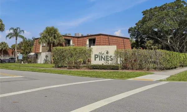 2160 White Pine Circle, Unit B, Greenacres, FL, 33415