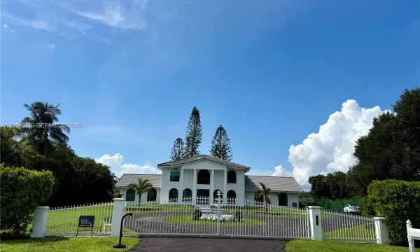 15100 S Saxon Circle, Southwest Ranches, FL 33331
