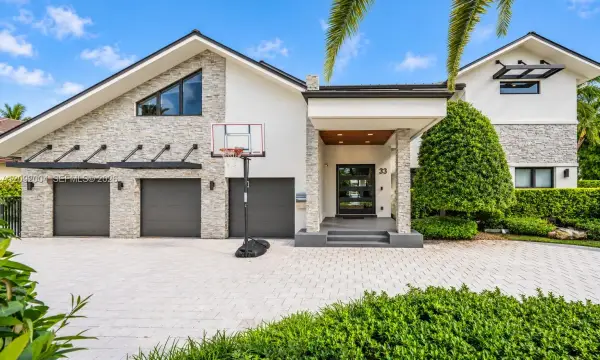 33 Pelican Drive, Fort Lauderdale, FL 33301