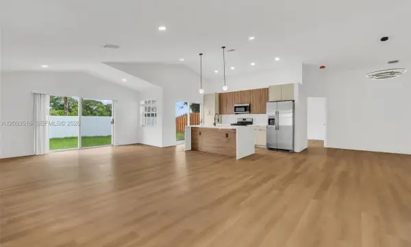 16 Gables Boulevard, Weston, FL 33326