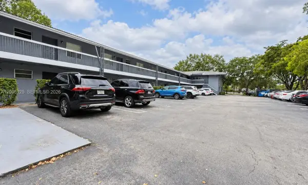 8982 W Sample Road 204, Coral Springs, FL 33065