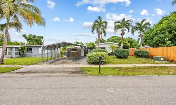 3711 SW 39th Avenue, West Park, FL 33023