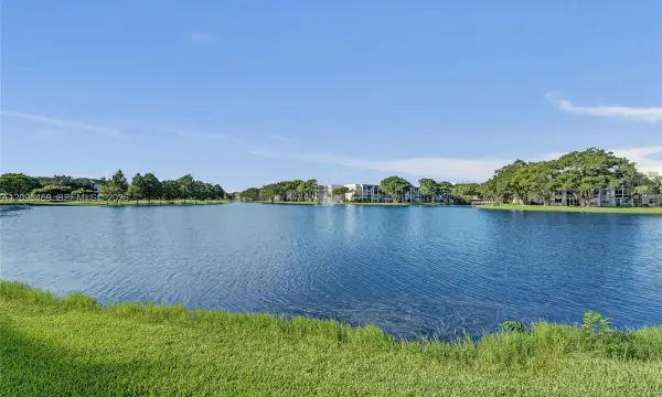 1522 Whitehall Drive 106, Davie, FL 33324