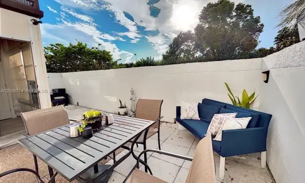 Address Withheld, Plantation, FL 33313