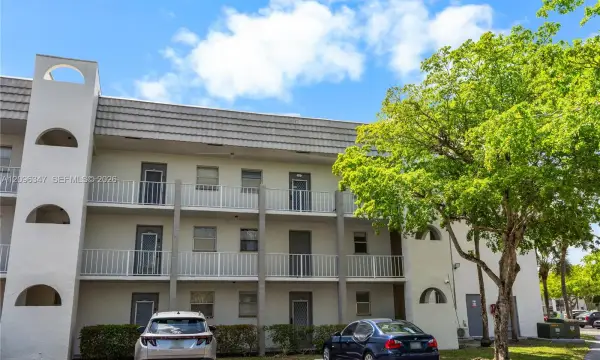 8450 Sunrise Lakes Boulevard 306, Sunrise, FL 33322