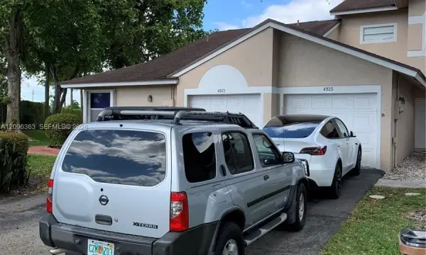 4925 W Lakes Drive, Deerfield Beach, FL 33442