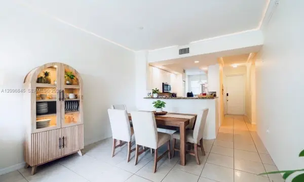 26 Royal Palm Way 304, Boca Raton, FL 33432