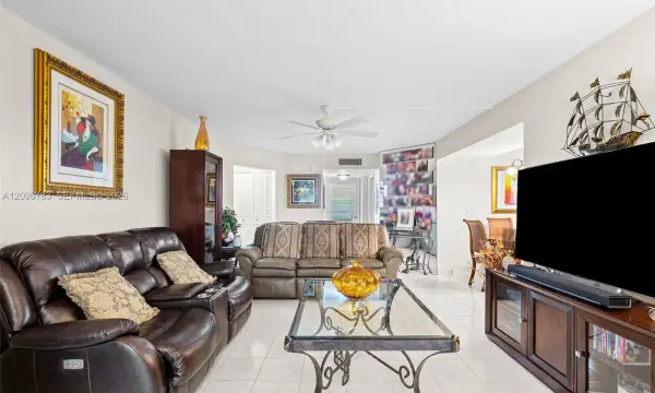 3661 Via Poinciana 401, Lake Worth, FL 33467