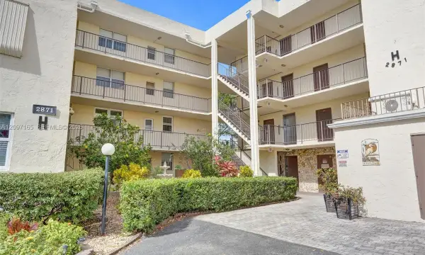 2871 Somerset Drive 209, Lauderdale Lakes, FL 33311