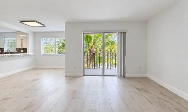 791 N Pine Island Road 214, Plantation, FL 33324
