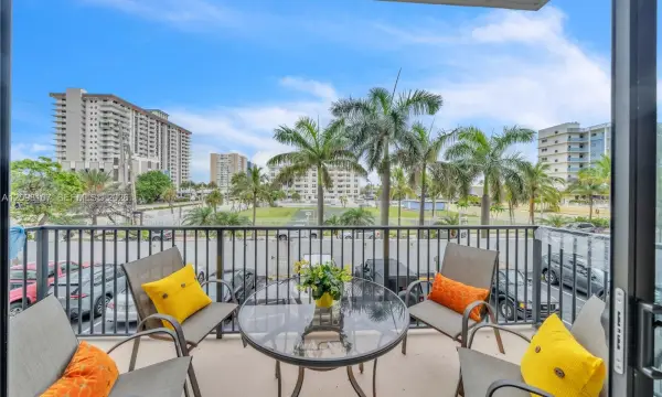 2101 S Ocean Drive 204, Hollywood, FL 33019