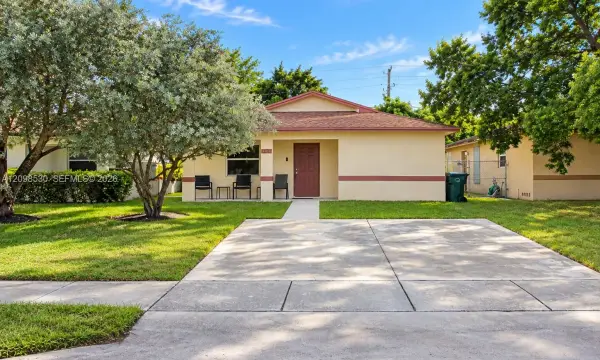 211 NE 35th Street, Oakland Park, FL 33334