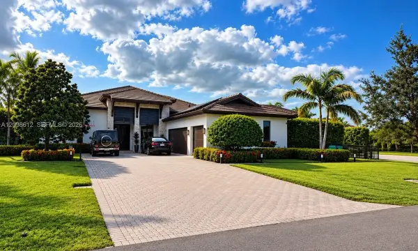 3761 SW 154th Terrace, Davie, FL 33331
