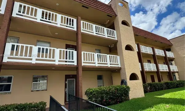 9041 Sunrise Lakes Boulevard 110, Sunrise, FL 33322
