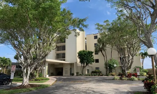 1202 S Lake Drive 502, Lantana, FL 33462