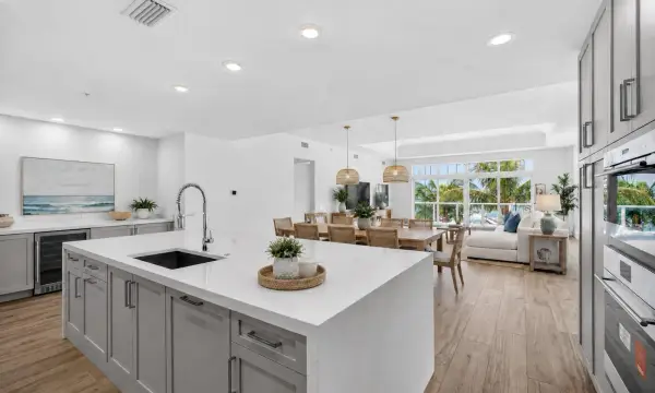 176 Lake Drive 1-302, Palm Beach Shores, FL 33404