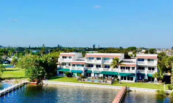 324 N Lake Drive, Lantana, FL 33462