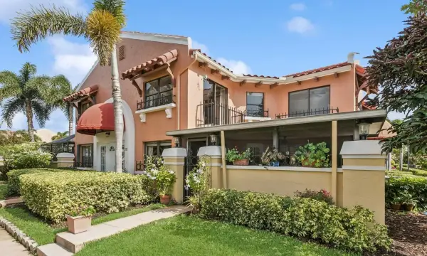 24 Uno Lago Drive, Juno Beach, FL 33408