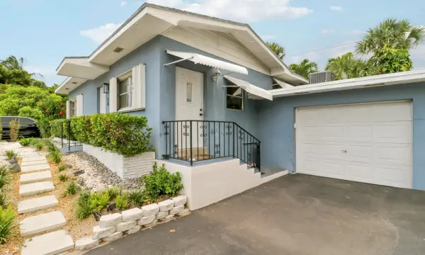 24 Douglas Drive, Ocean Ridge, FL 33435