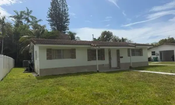 210 NE 5th Avenue, Dania Beach, FL 33004