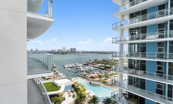 220 Lake Shore Drive 1523, Lake Park, FL 33403